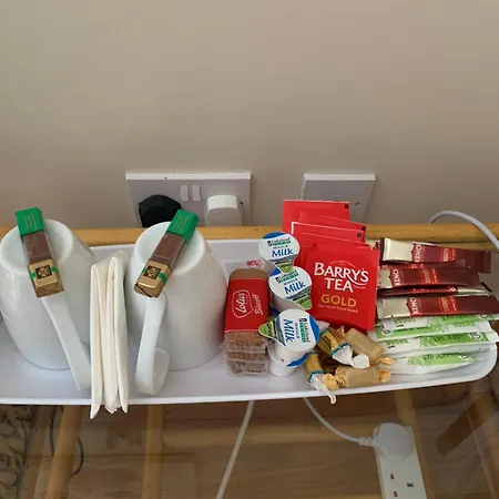Camino House Bed and Breakfast Τράλι